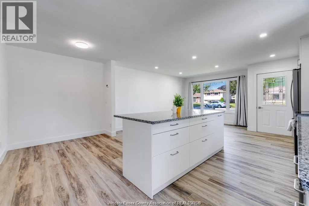 6 MARLENE CRESCENT