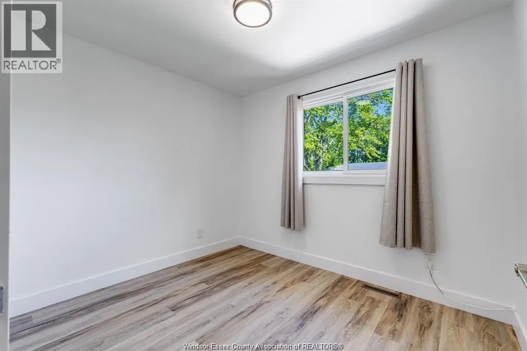 6 MARLENE CRESCENT