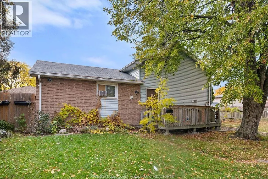9205 ARNCLIFF