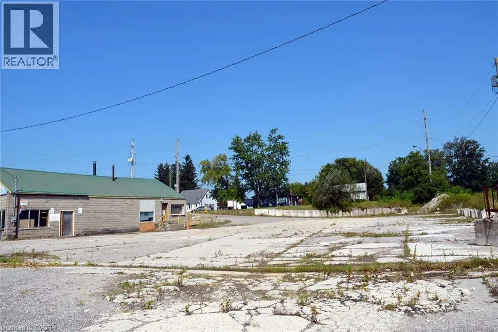 458 QUEENSWAY Highway W