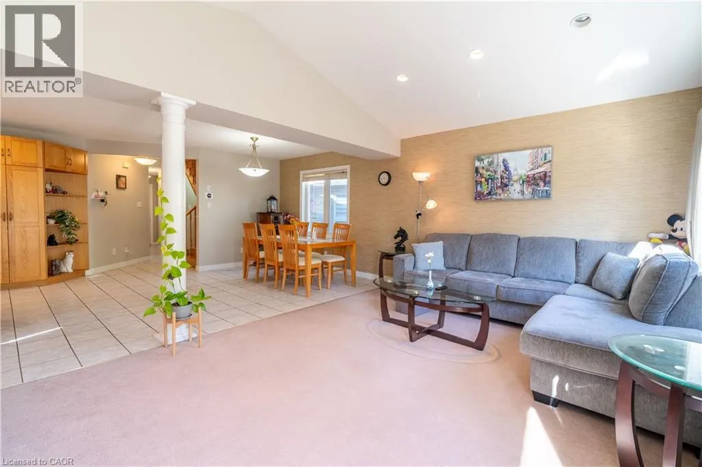 533 LANGLAW Drive