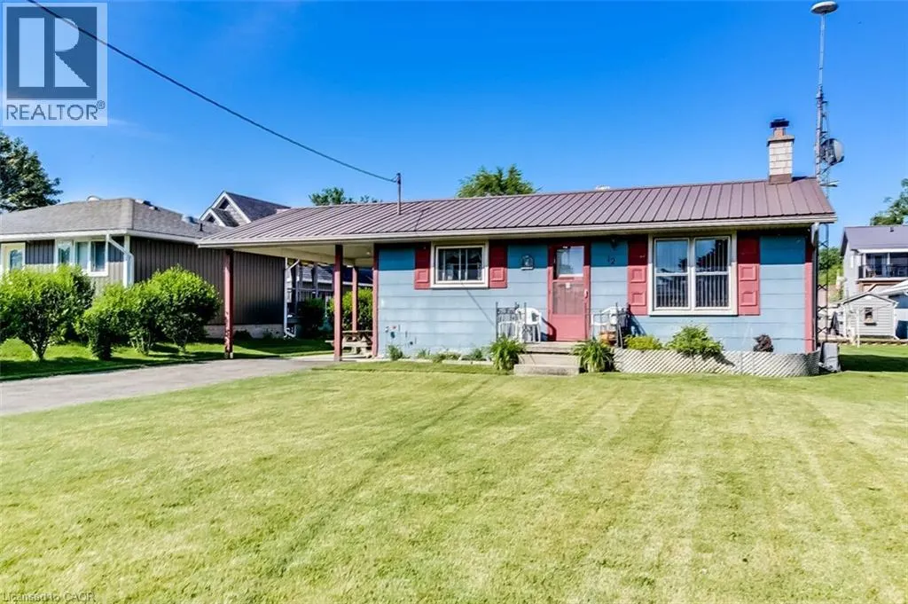 12 WILLOW Avenue