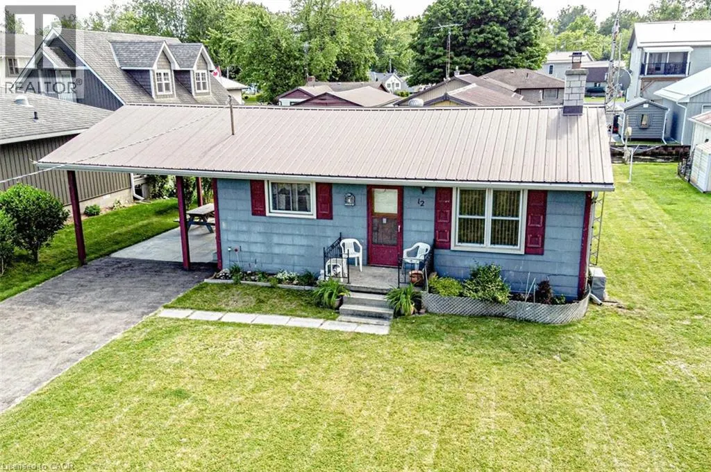 12 WILLOW Avenue