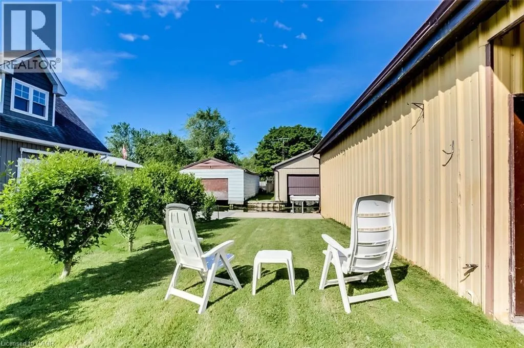 12 WILLOW Avenue