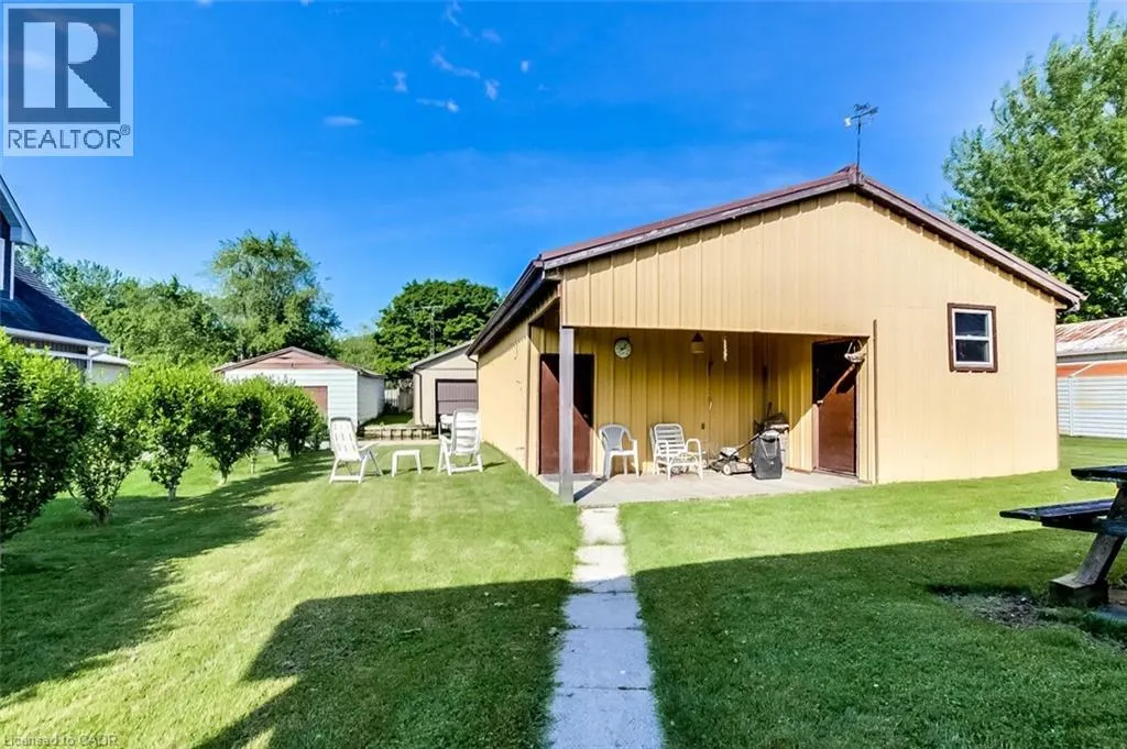 12 WILLOW Avenue