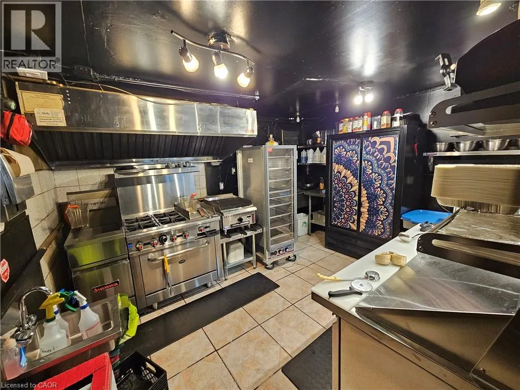 4-6 BOND STREET Street W