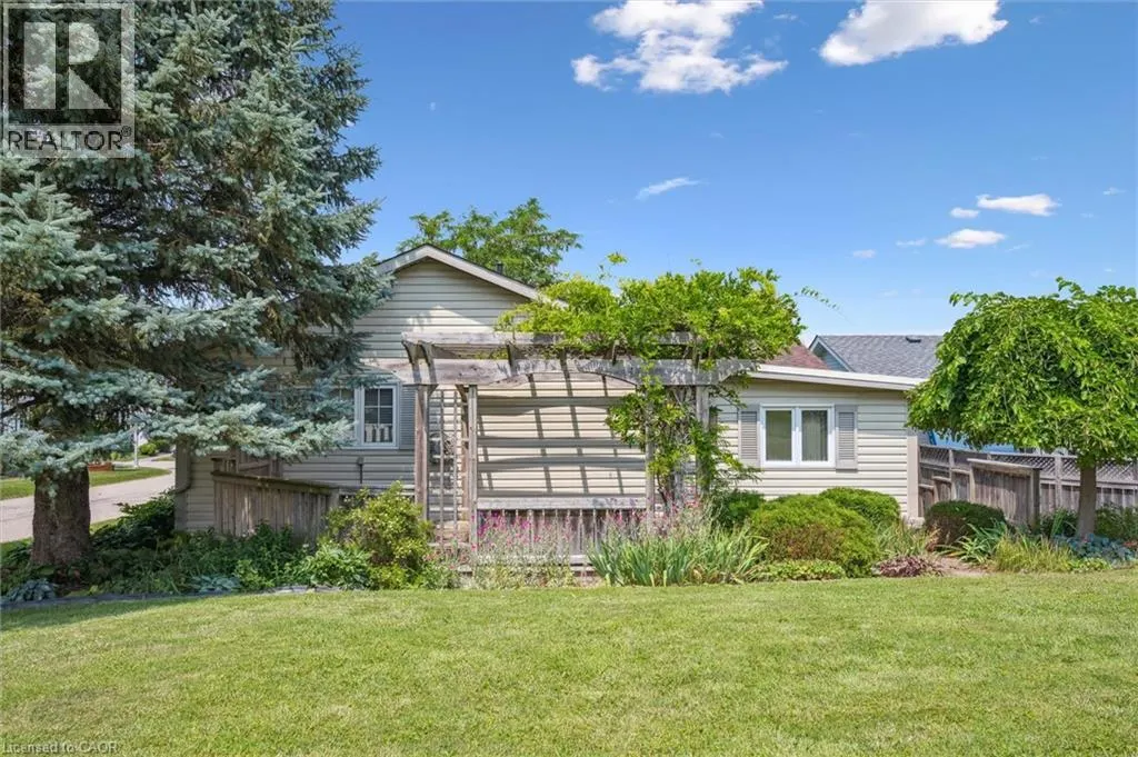 185 WESLEY Crescent