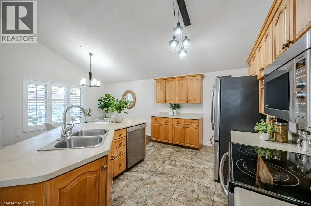 185 WESLEY Crescent
