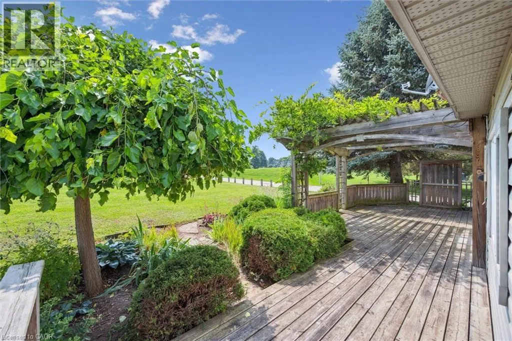 185 WESLEY Crescent