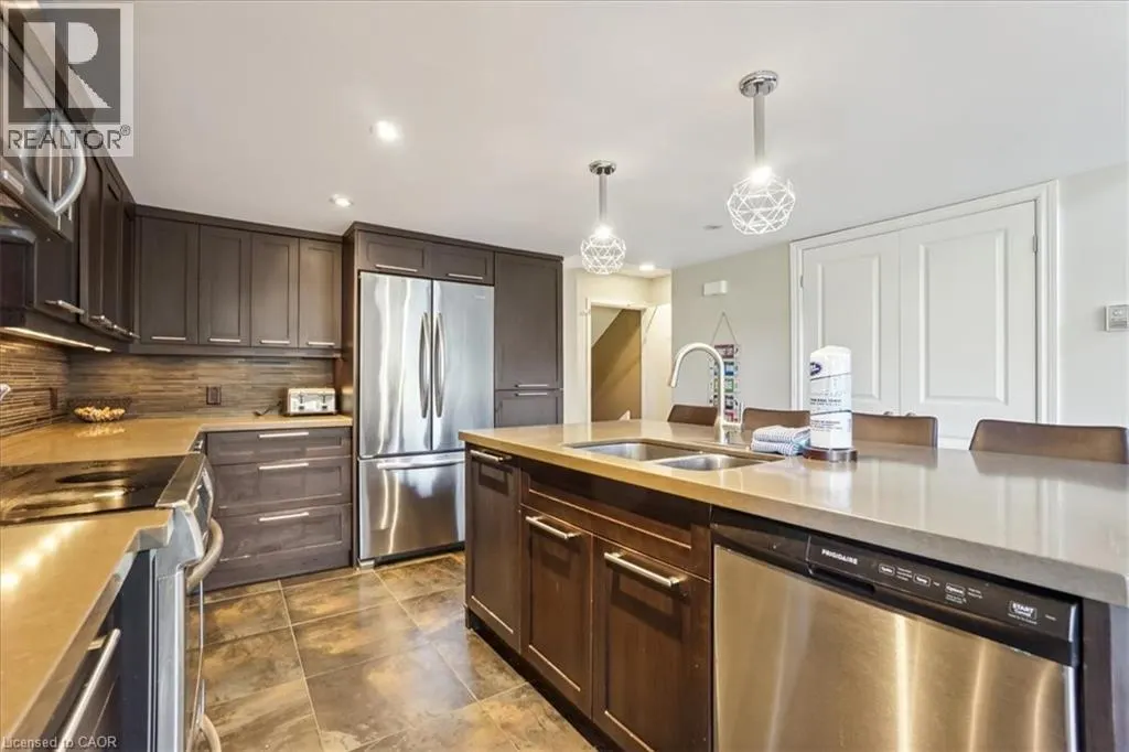 120 FAIRWAY Court Unit# 218, #218