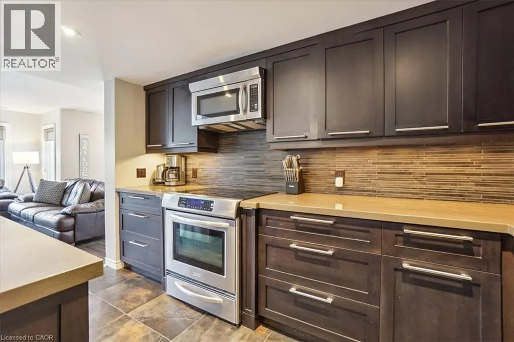 120 FAIRWAY Court Unit# 218, #218