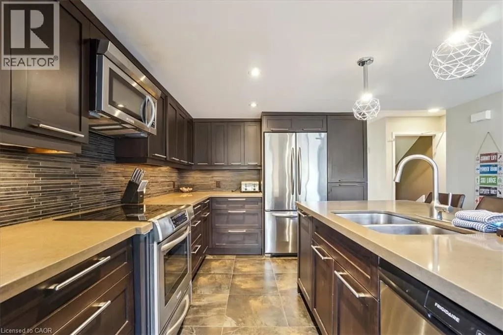 120 FAIRWAY Court Unit# 218, #218