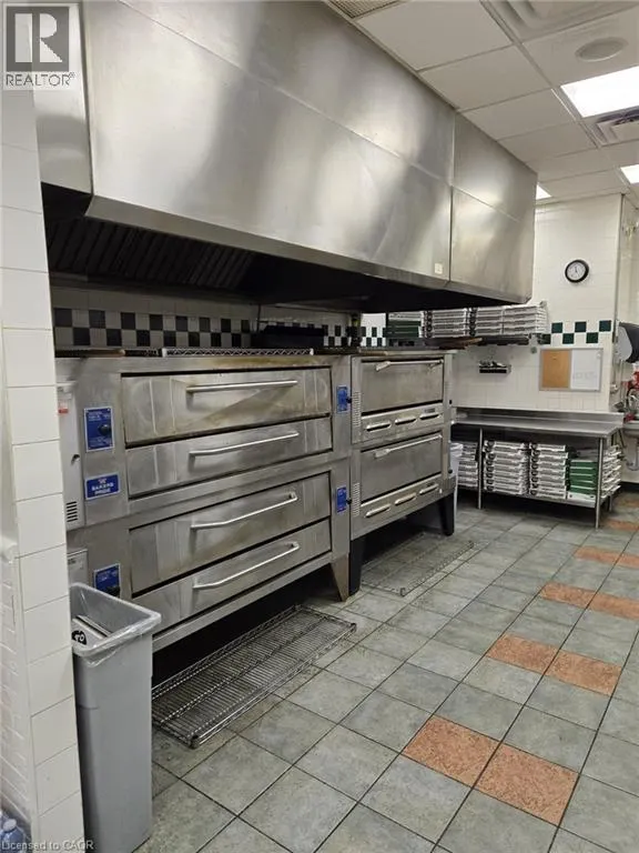 2335 TRAFALGAR Road Unit# D2, #D2