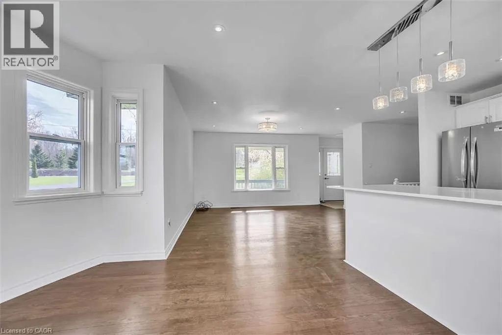 123 LIVINGWOOD Crescent