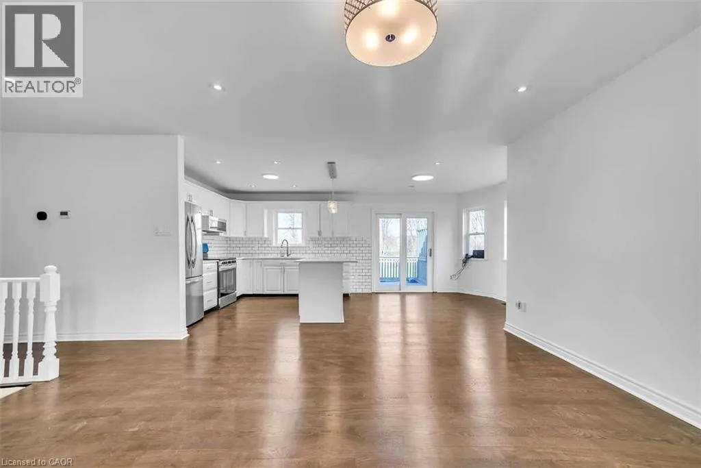 123 LIVINGWOOD Crescent