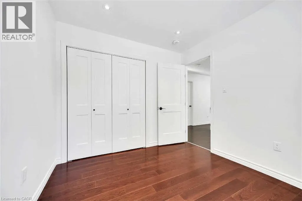 123 LIVINGWOOD Crescent