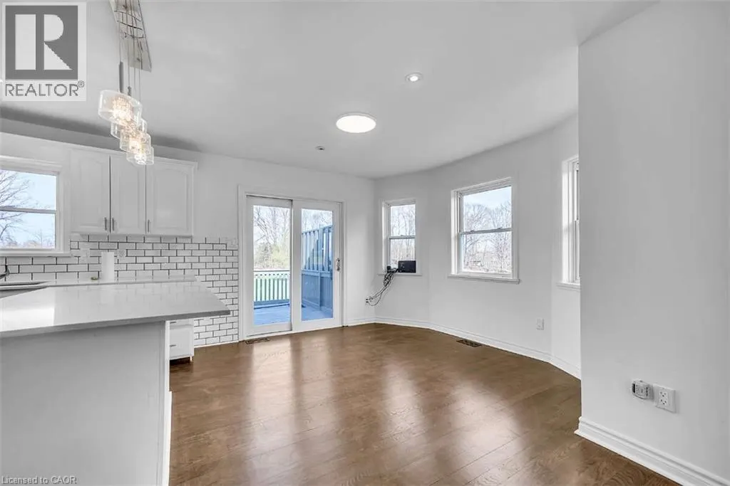 123 LIVINGWOOD Crescent