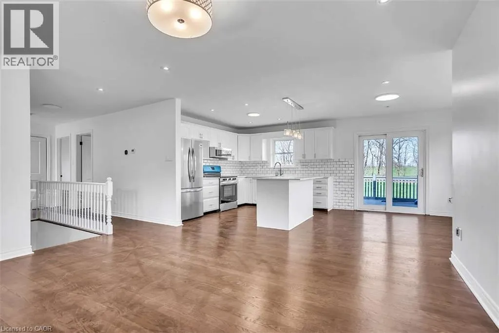 123 LIVINGWOOD Crescent