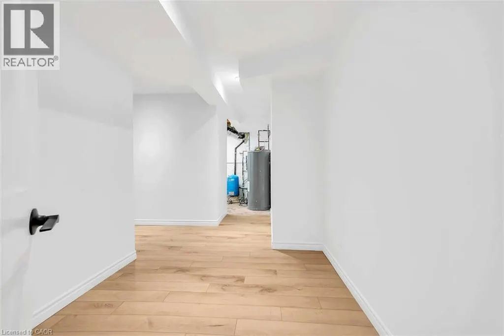 123 LIVINGWOOD Crescent