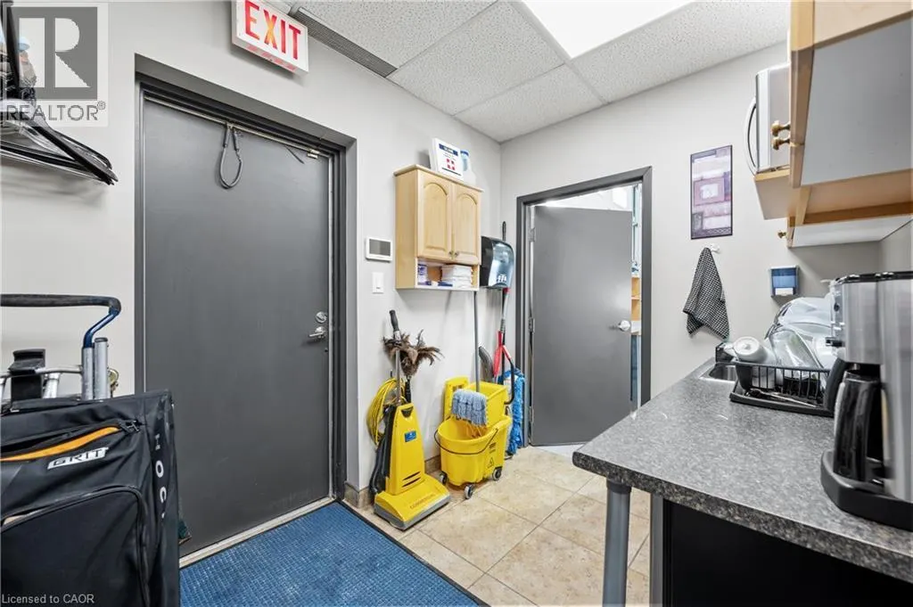 214 SPEEDVALE Avenue W Unit# 7, #7