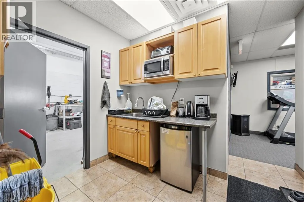 214 SPEEDVALE Avenue W Unit# 7, #7
