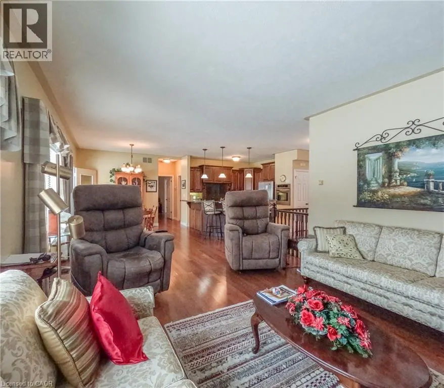 44 FOREST WOOD Drive