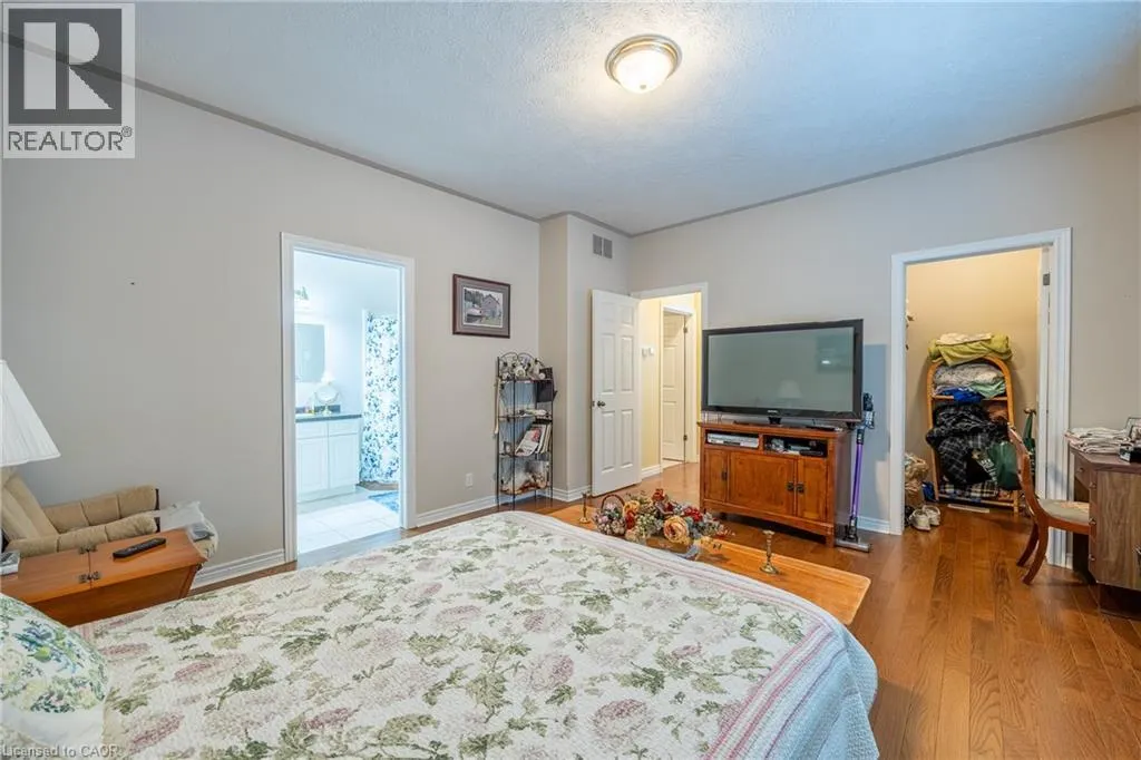 44 FOREST WOOD Drive