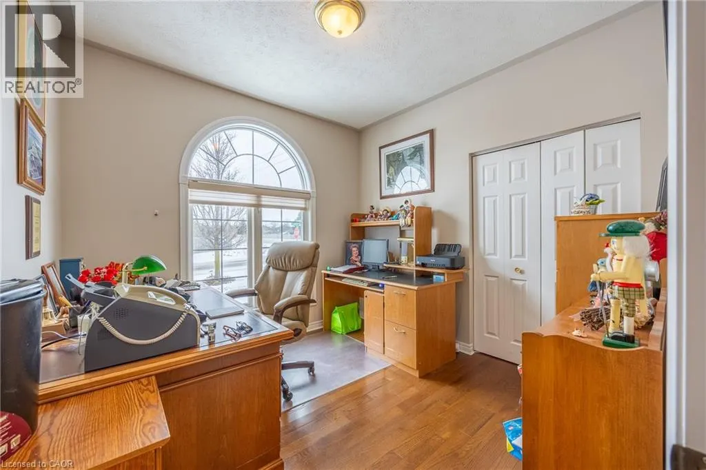 44 FOREST WOOD Drive