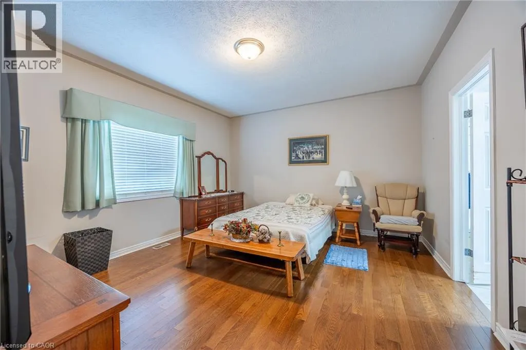 44 FOREST WOOD Drive