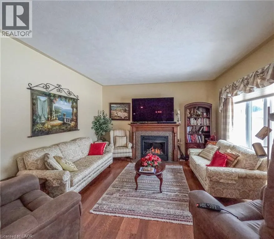 44 FOREST WOOD Drive