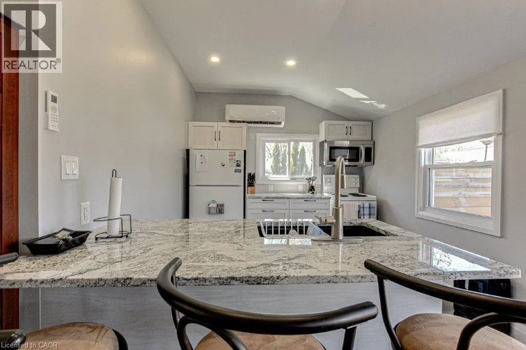 20 4TH Avenue