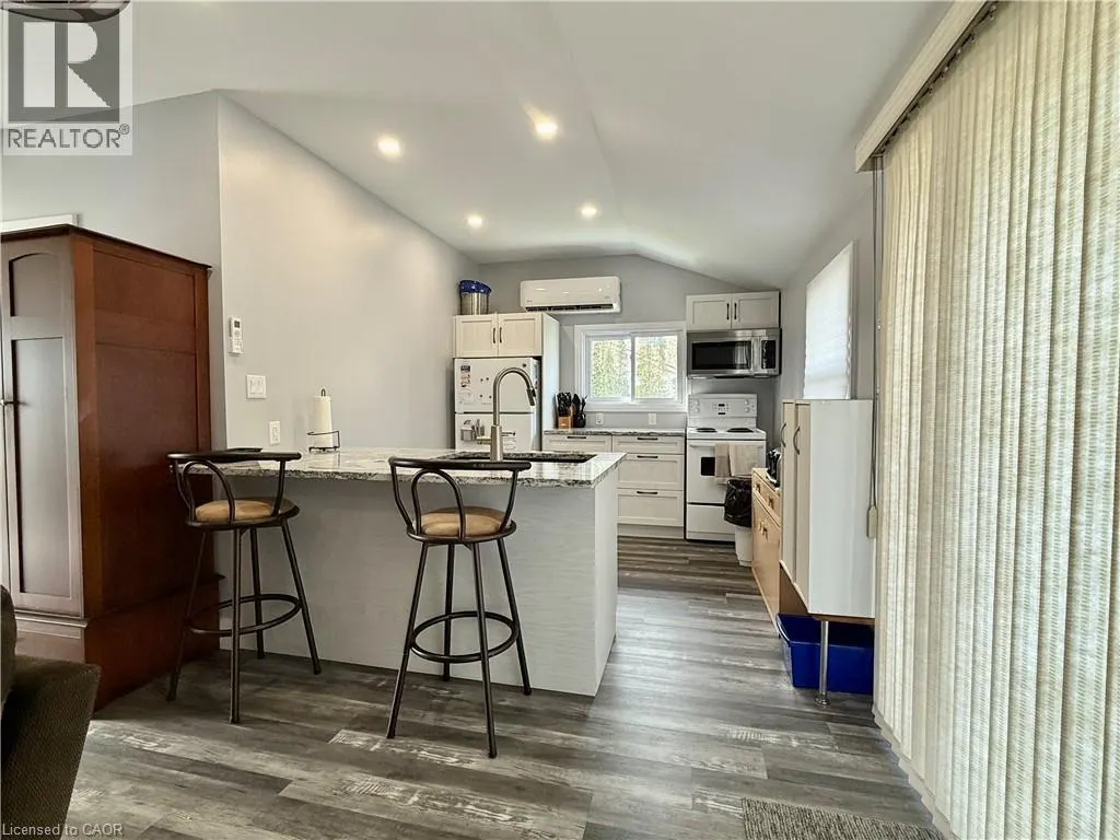 20 4TH Avenue