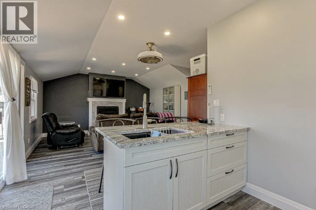20 4TH Avenue