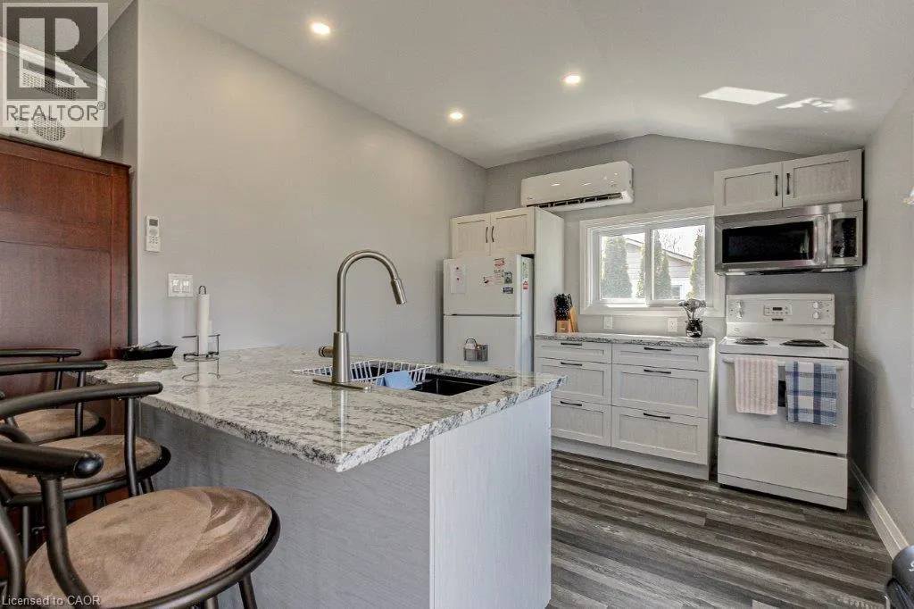 20 4TH Avenue
