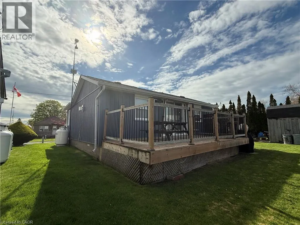 20 4TH Avenue