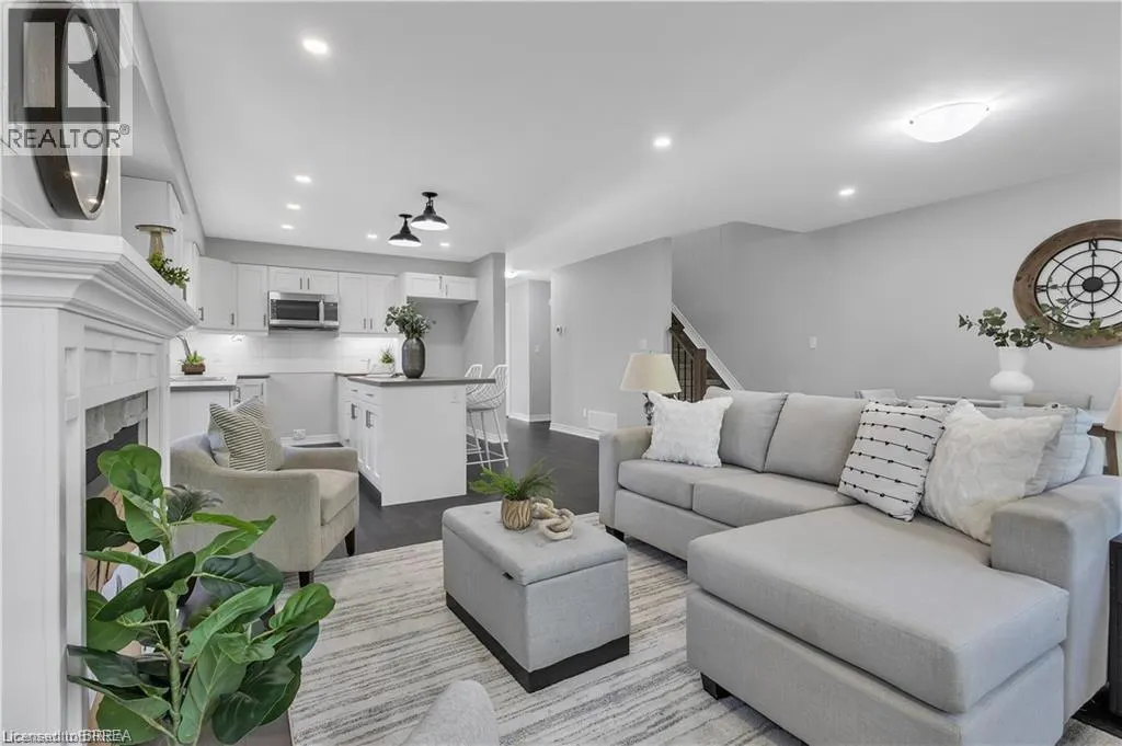 94 SOVEREIGN Street W