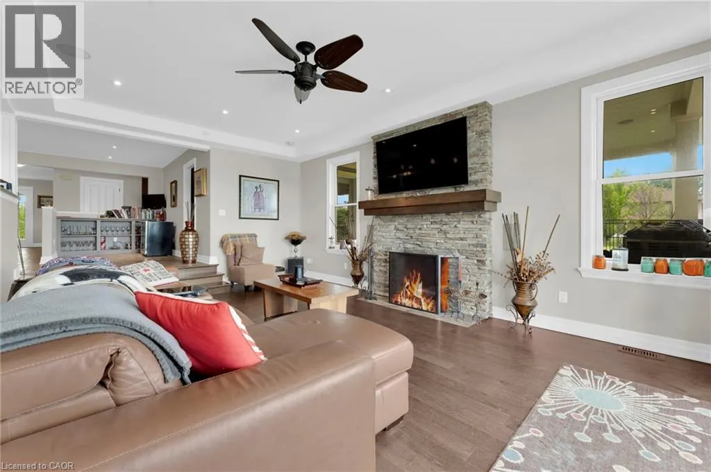 915 QUEENSTON Road
