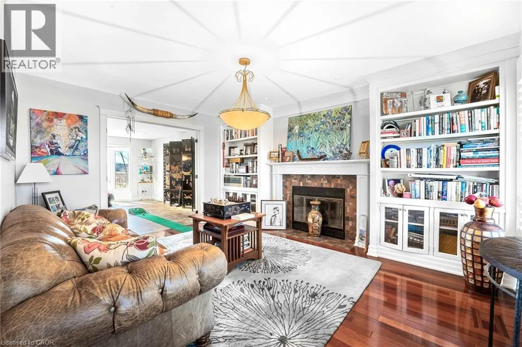 915 QUEENSTON Road