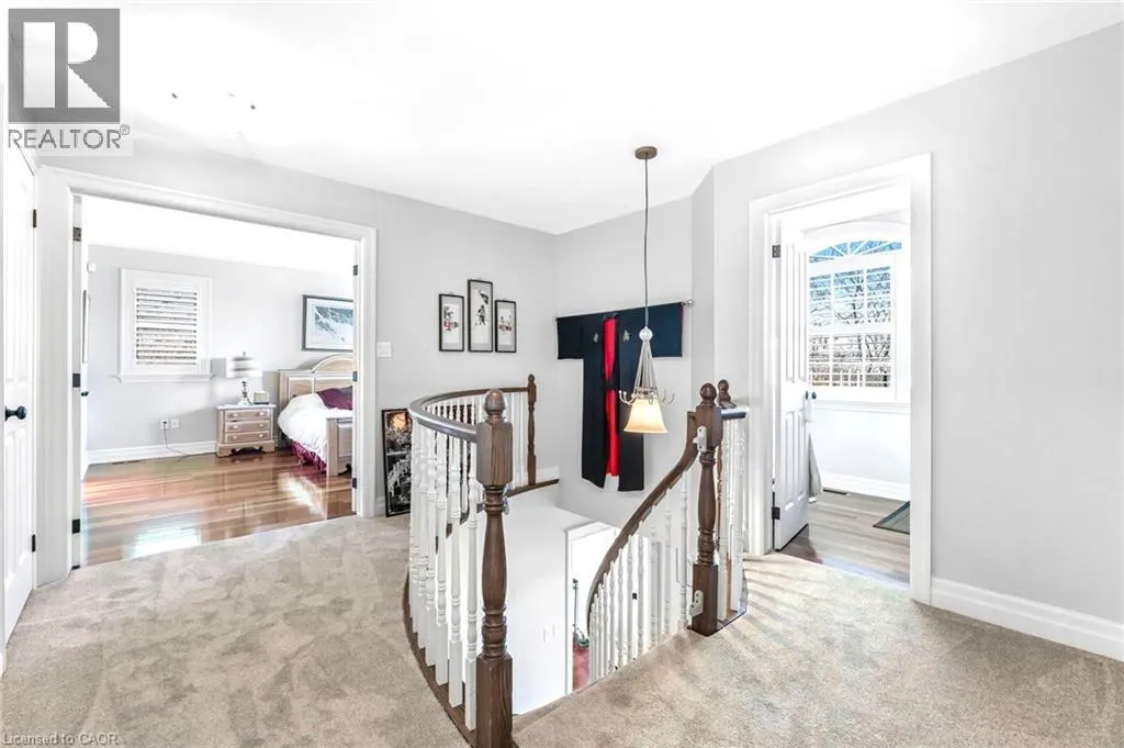 915 QUEENSTON Road