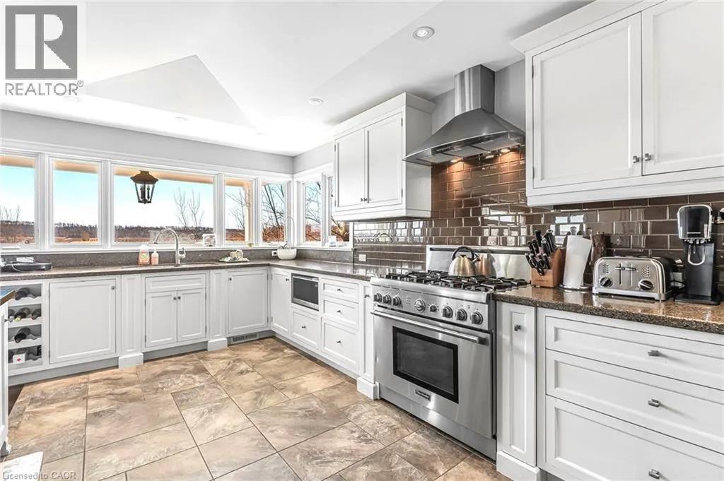915 QUEENSTON Road