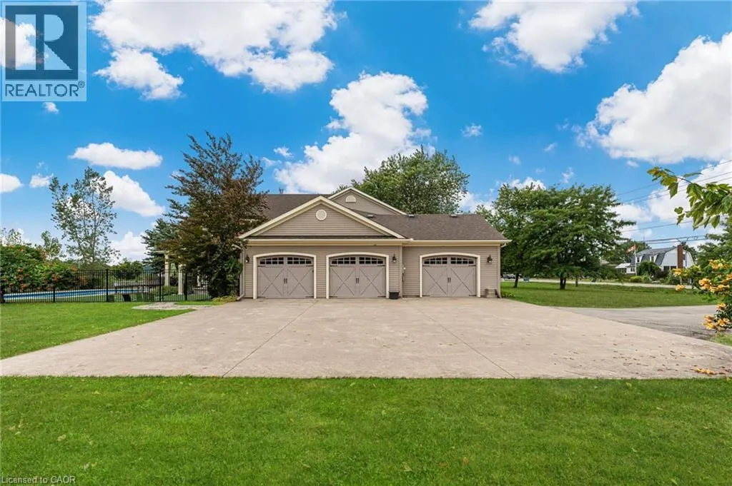 915 QUEENSTON Road