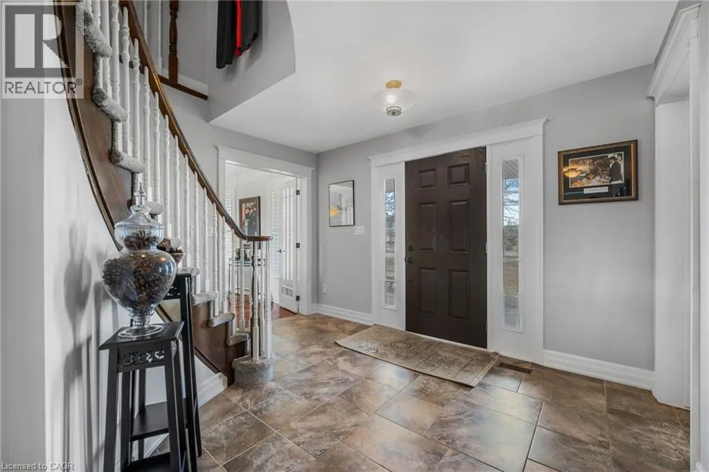 915 QUEENSTON Road