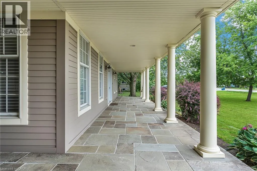 915 QUEENSTON Road