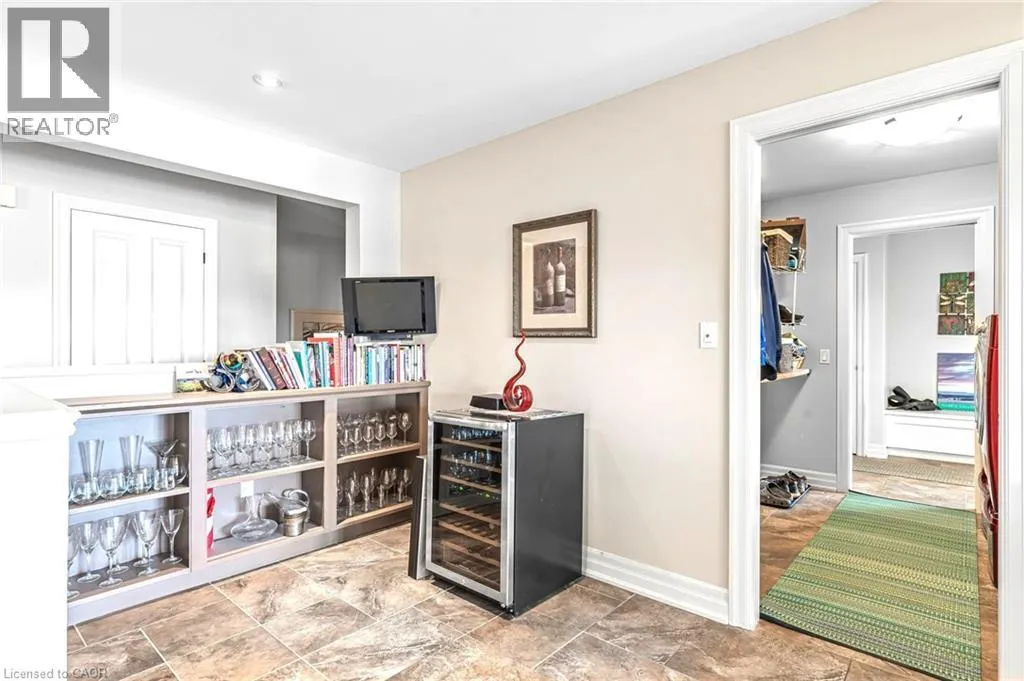915 QUEENSTON Road