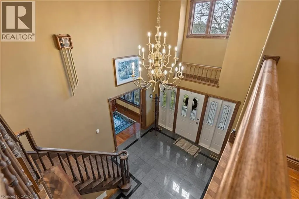 2 HICKORY Hollow