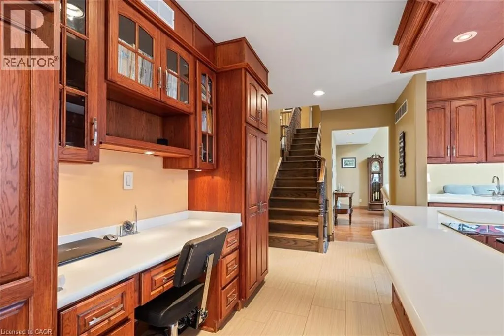 2 HICKORY Hollow