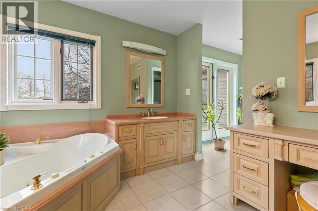 2 HICKORY Hollow