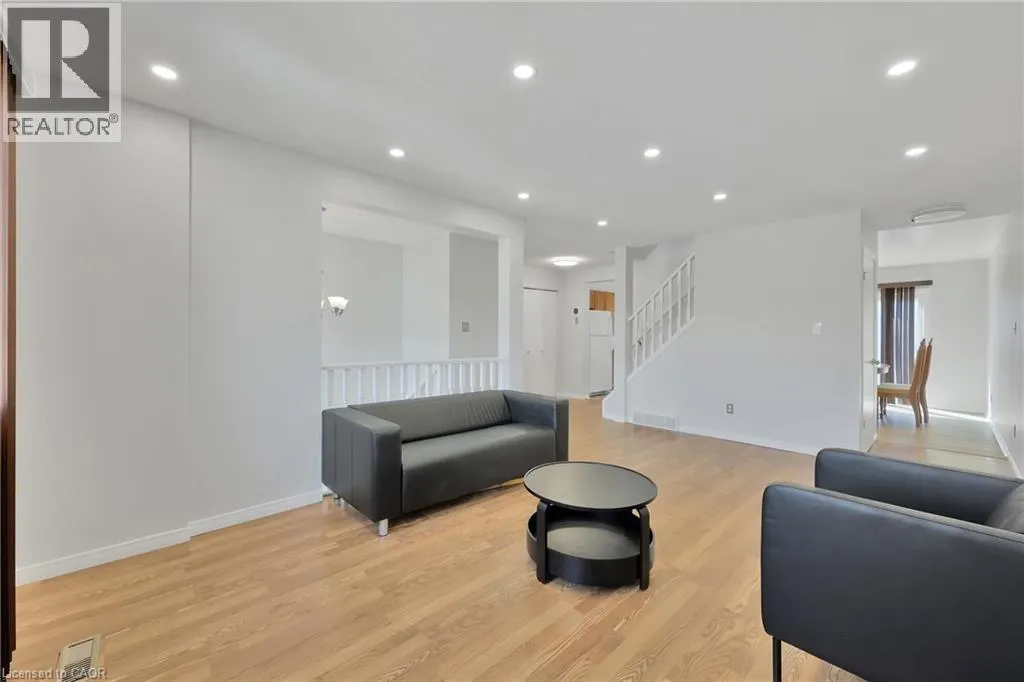 34 PHAIR Crescent