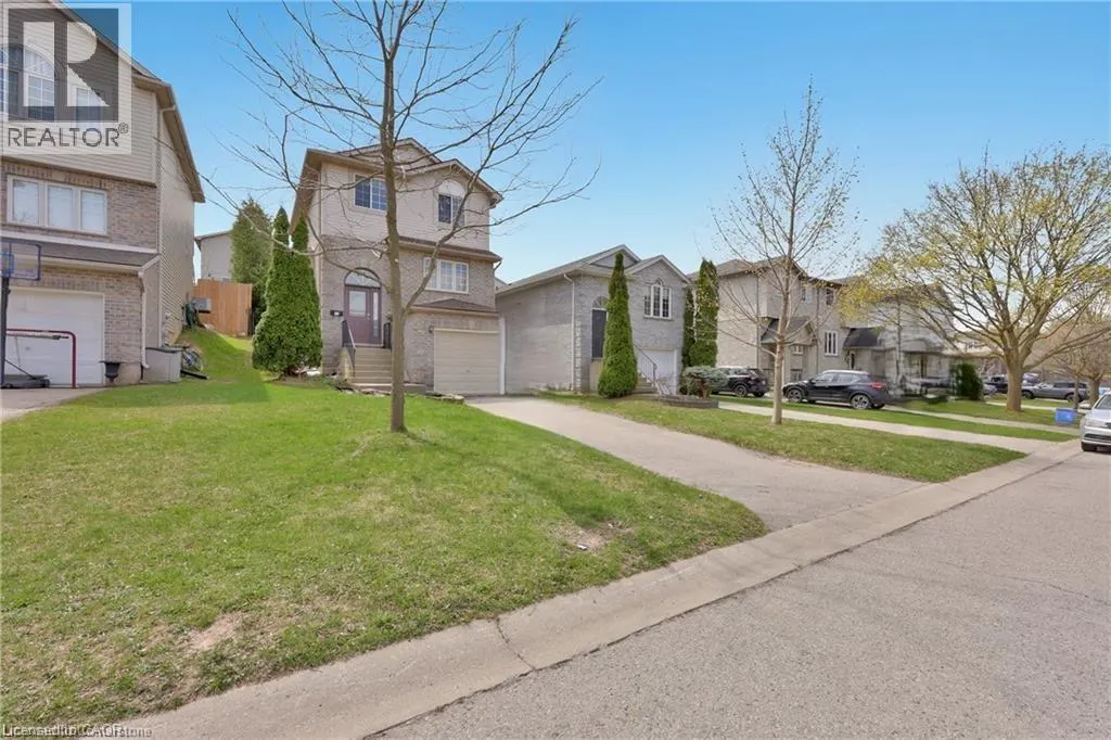 34 PHAIR Crescent