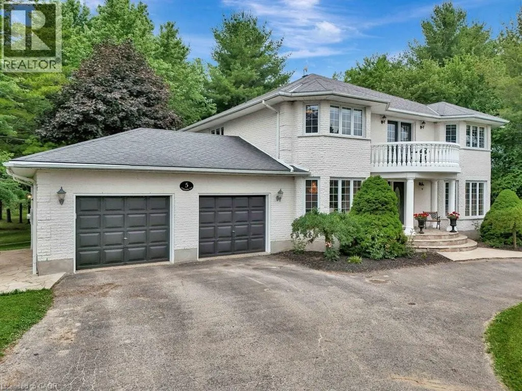 5 COLUMBO Court